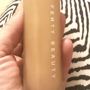 NEW FENTY FOUNDATION (260) plus MUF, w/bag Sephora
